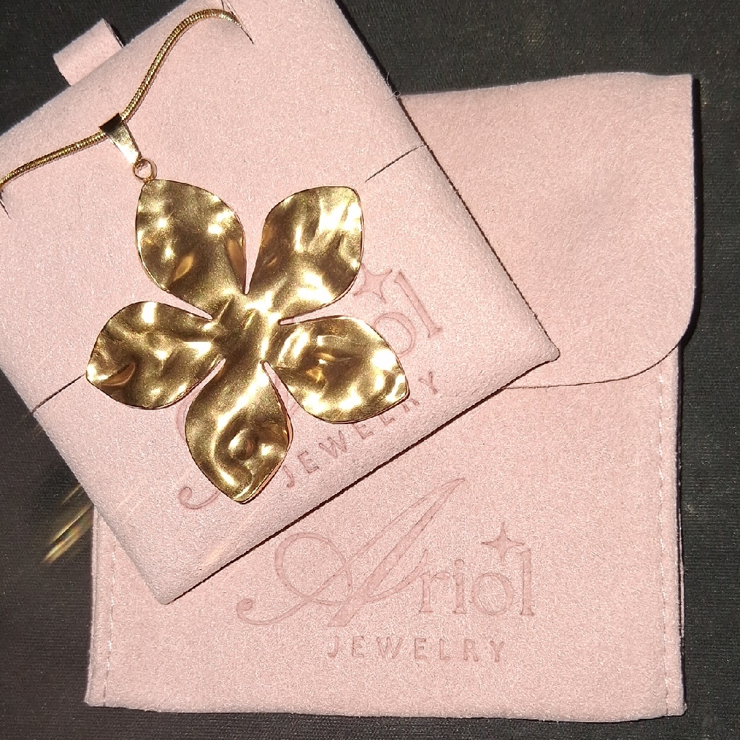 Gold Floral Fashion Pendant Necklace